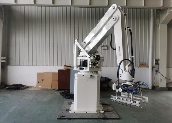 Robot di trasporto con palette di asse dello SpA 4 utilizzato nel sistema logistico delle fabbriche